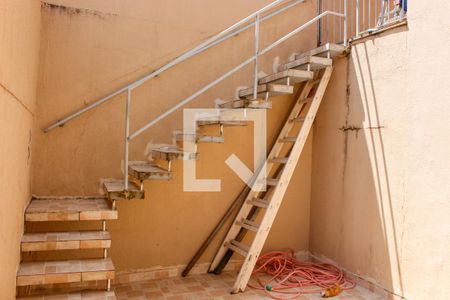 Casa à venda com 1904500m², 3 quartos e 2 vagas Casa à venda com 1904500m², 3 quartos e 2 vagasEscadas