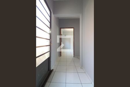 Corredor de casa para alugar com 2 quartos, 70m² em Jardim Santo Expedito, Campinas
