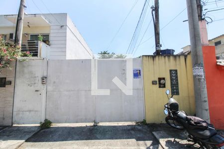 Casa de condomínio para alugar com 90m², 2 quartos e 1 vaga Casa de condomínio para alugar com 90m², 2 quartos e 1 vagaFachada
