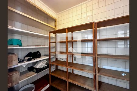 Casa à venda com 380m², 3 quartos e 5 vagasDespensa