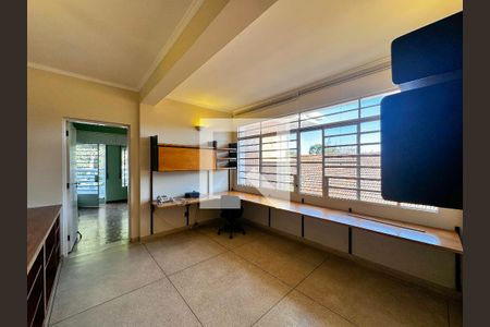 Casa à venda com 380m², 3 quartos e 5 vagasEscritório