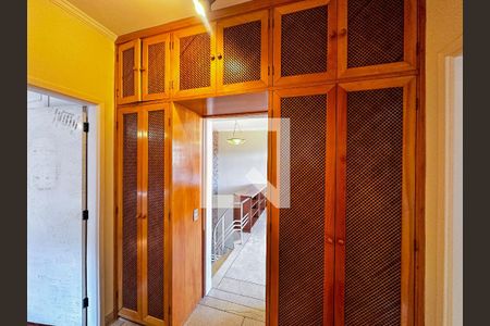 Casa à venda com 380m², 3 quartos e 5 vagasCorredor quartos 2 e 3