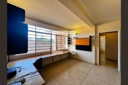Casa à venda com 380m², 3 quartos e 5 vagasEscritório