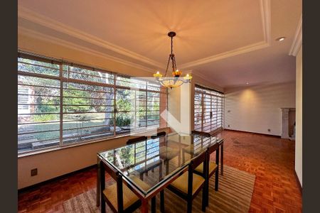 Casa à venda com 380m², 3 quartos e 5 vagasSala