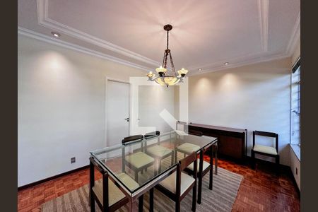 Casa à venda com 380m², 3 quartos e 5 vagasSala