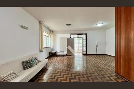 Sala de casa para alugar com 4 quartos, 322m² em São Lucas, Belo Horizonte