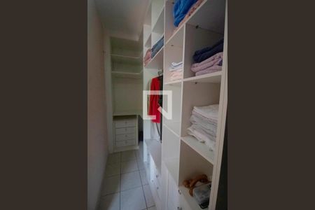 Casa à venda com 196m², 3 quartos e 4 vagasCloset