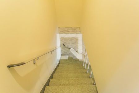 Escadas de casa para alugar com 3 quartos, 150m² em Vila Firmiano Pinto, São Paulo