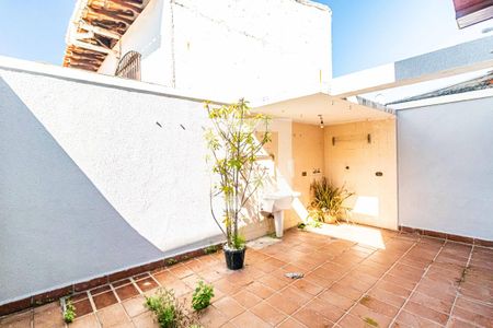 Casa à venda com 250m², 3 quartos e 2 vagas Casa à venda com 250m², 3 quartos e 2 vagasQuintal