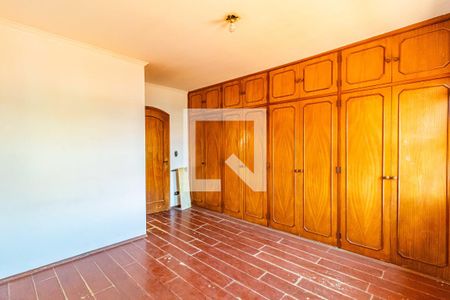 Casa à venda com 250m², 3 quartos e 2 vagas Casa à venda com 250m², 3 quartos e 2 vagasSuite