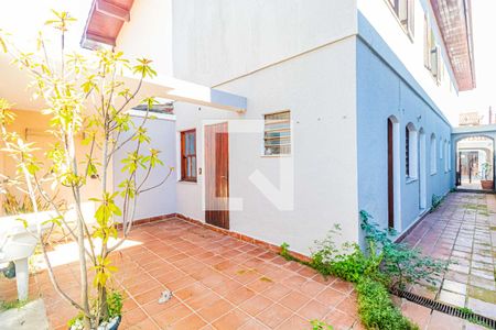 Casa à venda com 250m², 3 quartos e 2 vagas Casa à venda com 250m², 3 quartos e 2 vagasQuintal