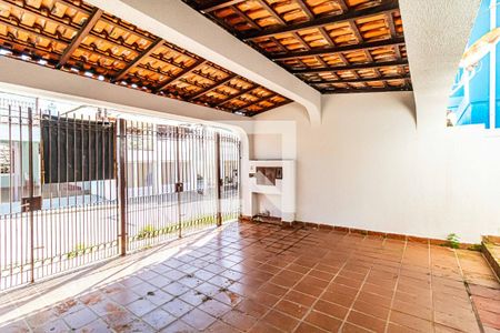 Casa à venda com 250m², 3 quartos e 2 vagas Casa à venda com 250m², 3 quartos e 2 vagasGaragem