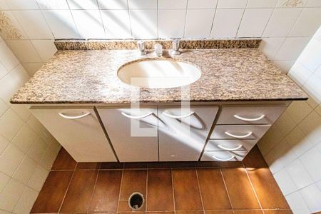 Casa à venda com 250m², 3 quartos e 2 vagas Casa à venda com 250m², 3 quartos e 2 vagasBanheiro social