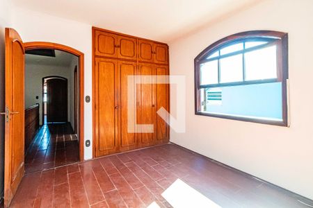 Casa à venda com 250m², 3 quartos e 2 vagas Casa à venda com 250m², 3 quartos e 2 vagasQuarto 01