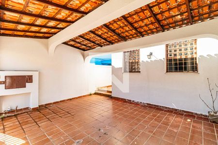 Casa à venda com 250m², 3 quartos e 2 vagas Casa à venda com 250m², 3 quartos e 2 vagasGaragem