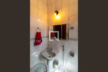 Casa à venda com 206m², 3 quartos e 2 vagasBanheiro