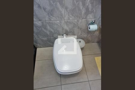 Casa à venda com 200m², 3 quartos e 2 vagas Casa à venda com 200m², 3 quartos e 2 vagasBanheiro