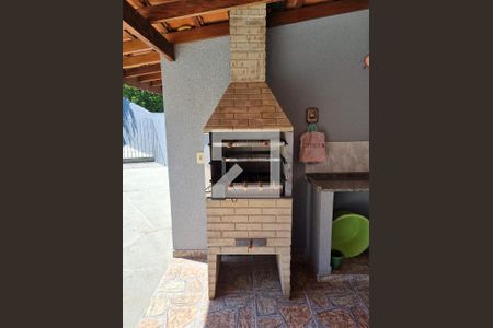 Casa à venda com 200m², 3 quartos e 2 vagas Casa à venda com 200m², 3 quartos e 2 vagasChurrasqueira