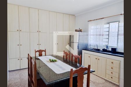 Casa à venda com 200m², 3 quartos e 2 vagas Casa à venda com 200m², 3 quartos e 2 vagasCozinha