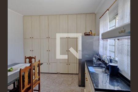 Casa à venda com 200m², 3 quartos e 2 vagas Casa à venda com 200m², 3 quartos e 2 vagasCozinha