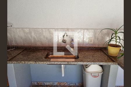 Casa à venda com 200m², 3 quartos e 2 vagas Casa à venda com 200m², 3 quartos e 2 vagasChurrasqueira - Pia