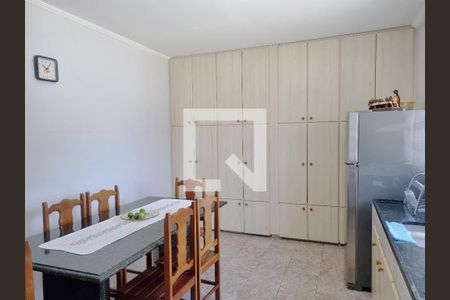 Casa à venda com 200m², 3 quartos e 2 vagas Casa à venda com 200m², 3 quartos e 2 vagasCozinha