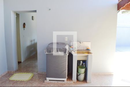 Casa à venda com 200m², 3 quartos e 2 vagas Casa à venda com 200m², 3 quartos e 2 vagasÁrea de Serviço