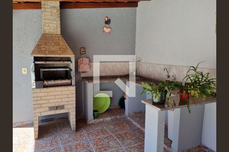 Casa à venda com 200m², 3 quartos e 2 vagas Casa à venda com 200m², 3 quartos e 2 vagasChurrasqueira