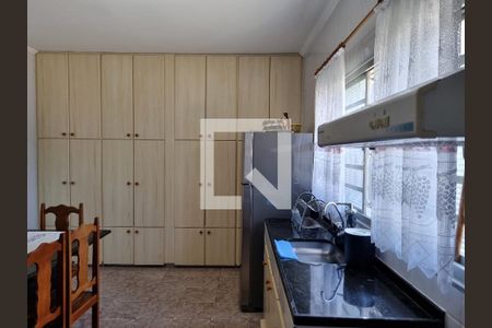 Casa à venda com 200m², 3 quartos e 2 vagas Casa à venda com 200m², 3 quartos e 2 vagasCozinha