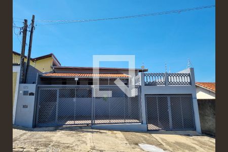 Casa à venda com 200m², 3 quartos e 2 vagas Casa à venda com 200m², 3 quartos e 2 vagasFachada