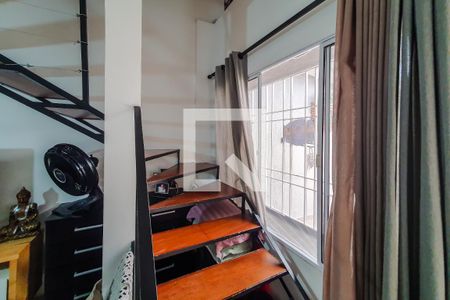 sala escada de casa à venda com 2 quartos, 133m² em Vila Monumento, São Paulo