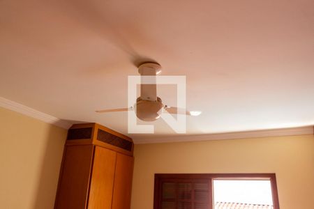 Casa à venda com 342m², 3 quartos e 4 vagas Casa à venda com 342m², 3 quartos e 4 vagasQuarto 1