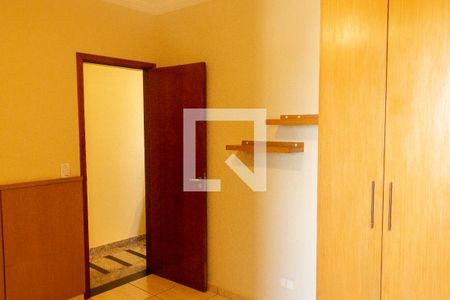 Casa à venda com 342m², 3 quartos e 4 vagas Casa à venda com 342m², 3 quartos e 4 vagasQuarto 2