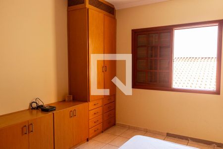 Casa à venda com 342m², 3 quartos e 4 vagas Casa à venda com 342m², 3 quartos e 4 vagasQuarto 1