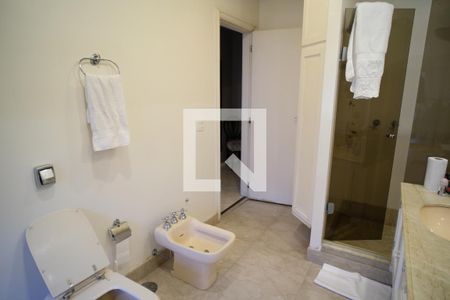 Casa à venda com 450m², 5 quartos e 3 vagasBanheiro da Suíte 3