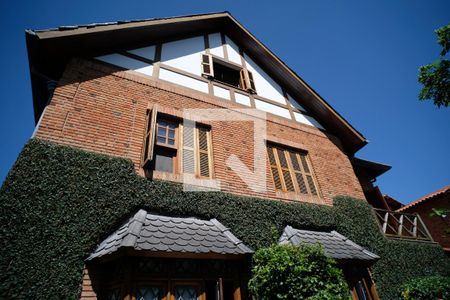 Casa à venda com 450m², 5 quartos e 3 vagasFachada