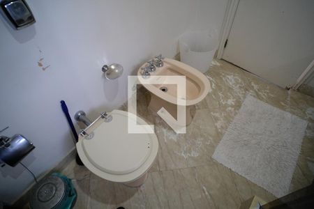 Casa à venda com 450m², 5 quartos e 3 vagasBanheiro da Suíte 1