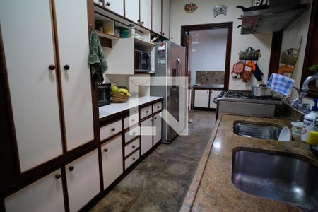 Casa à venda com 450m², 5 quartos e 3 vagasCozinha