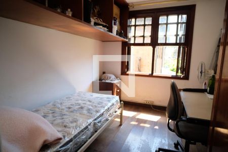 Casa à venda com 450m², 5 quartos e 3 vagasquarto do caseiro