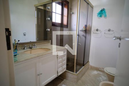 Casa à venda com 450m², 5 quartos e 3 vagasBanheiro da Suíte 1