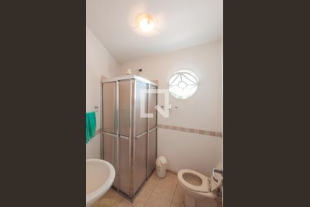 Casa à venda com 493m², 4 quartos e 4 vagas Casa à venda com 493m², 4 quartos e 4 vagasBanheiro de serviço 1