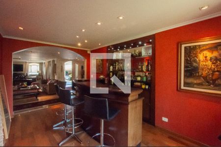 Casa à venda com 493m², 4 quartos e 4 vagas Casa à venda com 493m², 4 quartos e 4 vagasBar