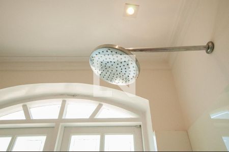 Casa à venda com 493m², 4 quartos e 4 vagas Casa à venda com 493m², 4 quartos e 4 vagasBanheiro da Suíte 1