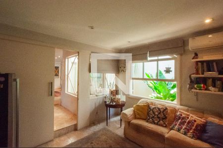 Casa à venda com 493m², 4 quartos e 4 vagas Casa à venda com 493m², 4 quartos e 4 vagasEscritório