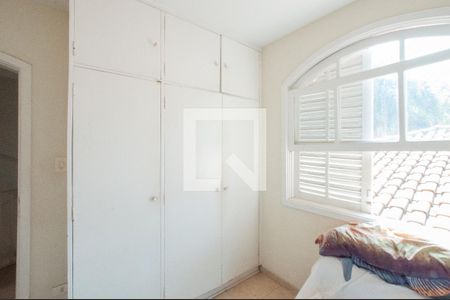 Casa à venda com 493m², 4 quartos e 4 vagas Casa à venda com 493m², 4 quartos e 4 vagasQuarto de Serviço 1