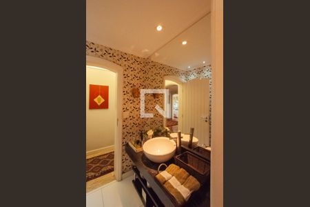 Casa à venda com 493m², 4 quartos e 4 vagas Casa à venda com 493m², 4 quartos e 4 vagasLavabo