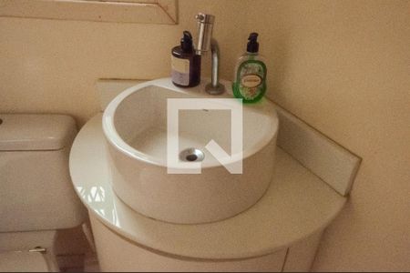 Casa à venda com 493m², 4 quartos e 4 vagas Casa à venda com 493m², 4 quartos e 4 vagasBanheiro de serviço 2