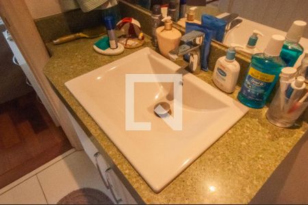 Casa à venda com 493m², 4 quartos e 4 vagas Casa à venda com 493m², 4 quartos e 4 vagasBanheiro da Suíte 2