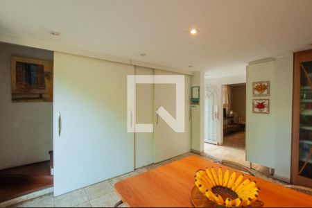 Casa à venda com 493m², 4 quartos e 4 vagas Casa à venda com 493m², 4 quartos e 4 vagasCozinha