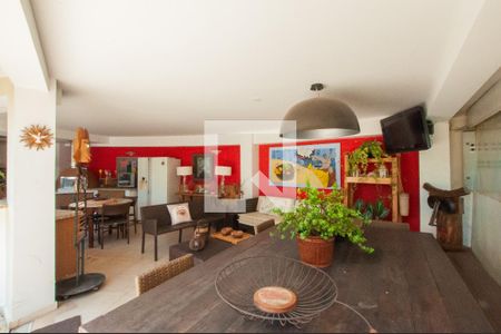 Casa à venda com 493m², 4 quartos e 4 vagas Casa à venda com 493m², 4 quartos e 4 vagasChurrasqueira